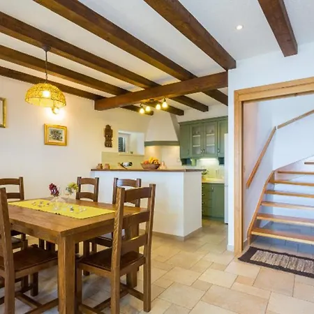 Traditional Croatian House Dolina, Orasac بيت للعطل *